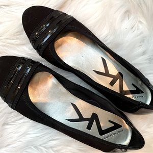 Womens Anne Klein black flats